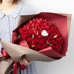 生花バラの花束 プロポーズの定番 花びらメッセージ108本のバラの花束